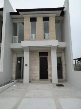 Disewakan Rumah 2 lantai Greenland Menganti