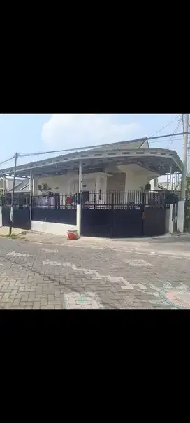Di Sewakan Rumah Siap Huni di Wiyung, Ada AC 2 unit (dekat RS Sejahte