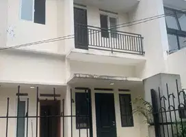 Jual Rumah 2 Lantai Strategis di Graha Cinere Modern Siap KPR J-18236