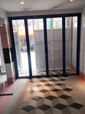 Kusen almunium menerima pemasangan pintu,jendela dan kaca