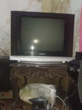 Dijual TV TABUNG 21inch , Merk SAMSUNG. LAYAR DATAR SLIM FIT.