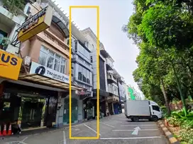Disewakan Ruko 4,5 Lantai, Luas 300m2 di Kompleks Ruko Permata Senaya
