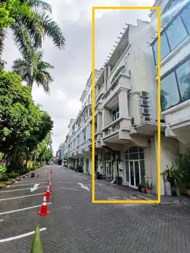 Disewakan Ruko Gandeng 3,5 Lantai  di Patal Senayan, Kebayoran Lama
