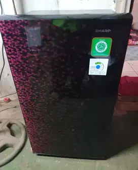 Di jual kulkas sharp 1 pintu kondisi ori siap pakai