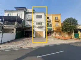 Disewakan Ruko 3,5 Lantai di Pejaten Barat