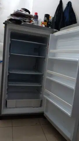 Freezer bekas pemakaian pribadi