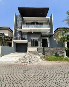 BARU GRESS RUMAH SPLIT LEVEL FULLERTON CITRALAND SURABAYA