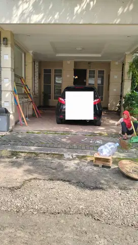 DiJual Rumah 2 lantai di LEGENDA WISATA CIBUBUR