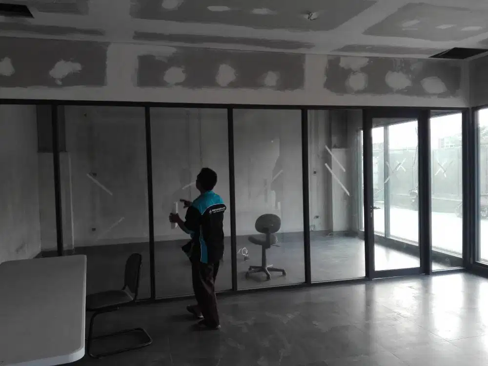 TUKANG  KUSEN ALUMINIUM & KACA