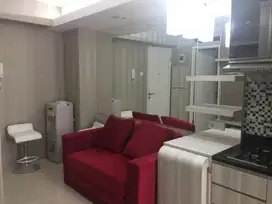 DIJUAL MURAH 2 BR FURNISH APARTEMEN BASSURA CITY 410JT ALL IN PPJB
