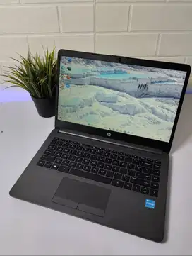 LAPTOP HP 240 G9