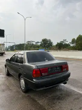 Suzuki esteem 1.3 ps pw BE kotamadya