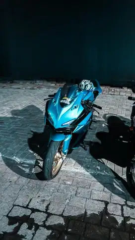Honda CBR250rr.