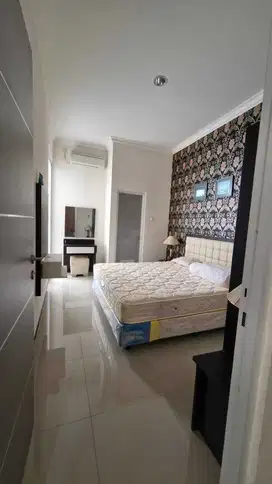 Disewakan rumah Dian regency full furnished siap huni dkt araya merr