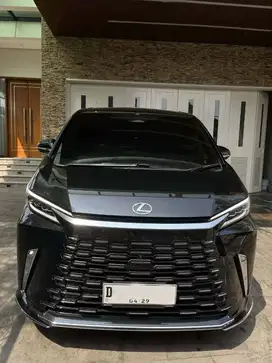 LEXUS LM350H (2024) LOW KM