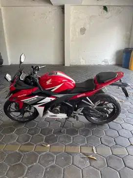 Cbr 150 r merah