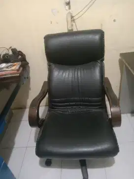 Kursi kantor direktur