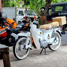 sepeda motor klasik thn 70an tipe C70 warna putih gratis keranjang