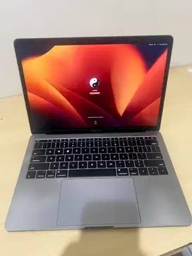 MacBook Pro 2017 i7 16GB / SSD 512GB ( nego)