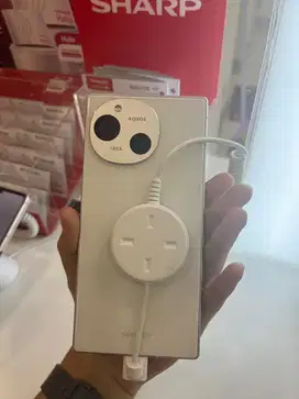 Sharp Aquos r9 leica
