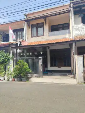 Rumah 2 lantai terawat di komplek sukaluyu Cikutra bandung