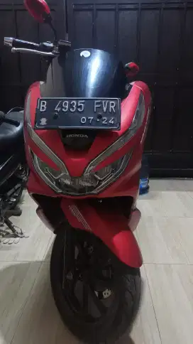 Motor pcx tahun 2019 .