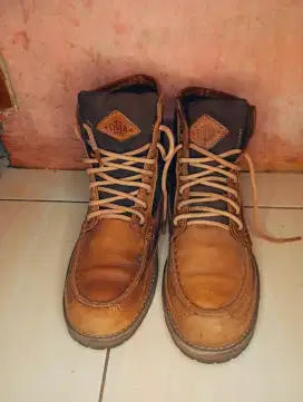 sepatu Eiger second size 41
