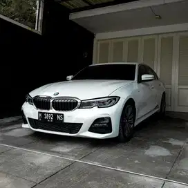 BMW 330i 2020 low km!
