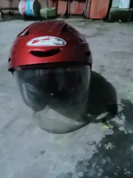 Helm  merah merona