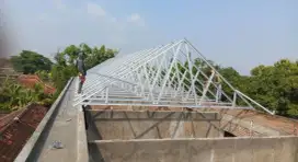 Bajarigan dan atap genteng metal pasir terpasang
