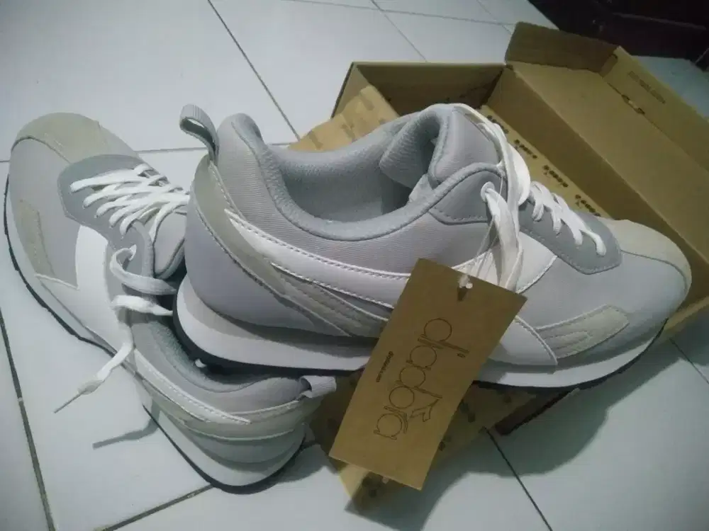 Sepatu Diadora (size 44)