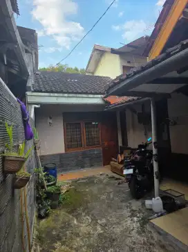 Di jual rumah dan tanah di tengah kota bandung , cocok buat investasi
