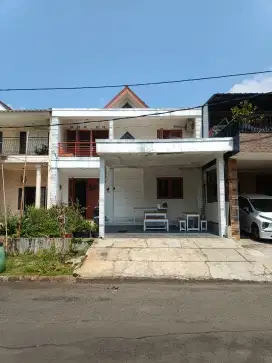 Dijual Cepat! Rumah 2 Lantai Lippo Cikarang, SHM, Bebas Banjir