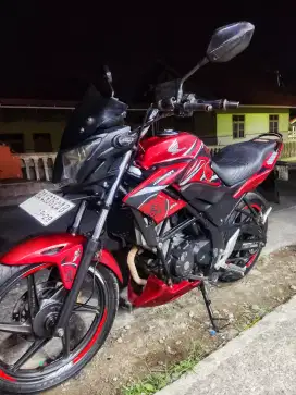 Honda cb150r 2013