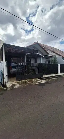 Rumah Terawat Siap Huni Lokasi Strategis Dekat Griya Arcamanik.