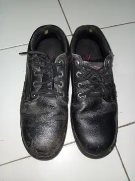 Sepatu safety merk Cheetah size 41