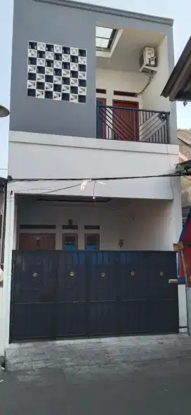 Rumah di jual 3 lantai di warakas