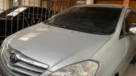 Kijang Innova 2.0 G MT bensin 2009