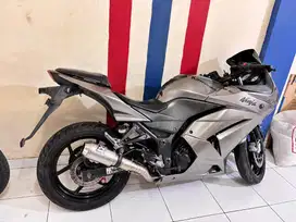 Dijual cepat Kawasaki Ninja 250 Karbu