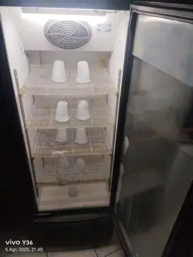 Di jual cepat showcase merk steko bekas warung orian