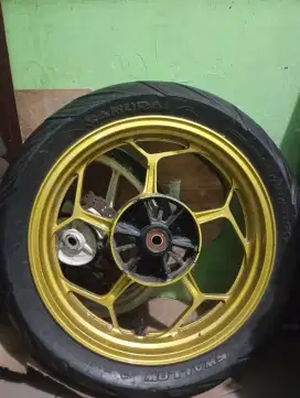 Dijual Murah Velg + ban siap pakai (bekas ninja 250 fi)