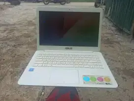 Laptop Asus VivoBook E402na Ram 4/ssd128gb