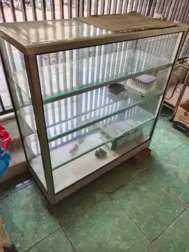 Lemari kaca etalase kaca buat kios jualan