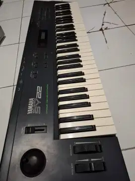 YAMAHA SY22 VINTAGE SYNTH