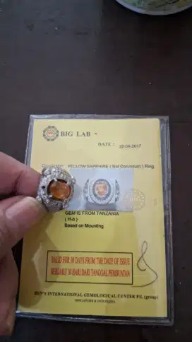 Dijual cincin dgn batu asli yellow savir ada memo asli warna bagus