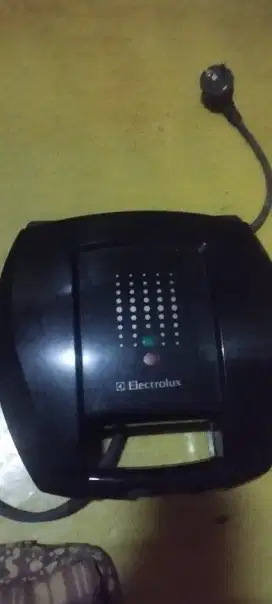 Dijual cepat pemanggang roti isi Electrolux
