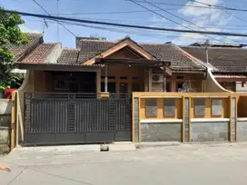Rumah Dijual di Taman Pagelaran Bebas Banjir Harga Nego J-16490