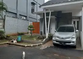 Jual Rumah Strategis di 15 menit ke Gerbang Tol Jati Warna 1 J-10576