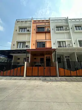 Rumah Strategis Bisa Nego 10 menit ke Mall Ciputra Jakarta J-17522