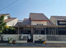 Rumah mewah jalan 10 m di sulfat siap huni carport 2 mobil blimbing